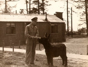 A serviceman sharing a meal with Lady Moe